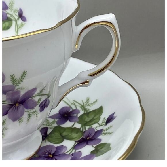 Vintage Royal Vale Tea Cup and Saucer Set, Violets - Picture 5 of 7